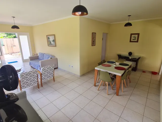 Imagem 4: Maravilhosa Casa Térrea, 4 Quartos, Sendo 2 Suítes, Integrada com a Natureza, Quintal