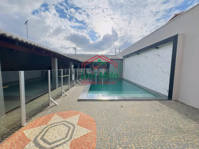 Imagem: A casa possui 1 Dormitório, 1 Suíte, 3 Banheiros, 5 Vagas