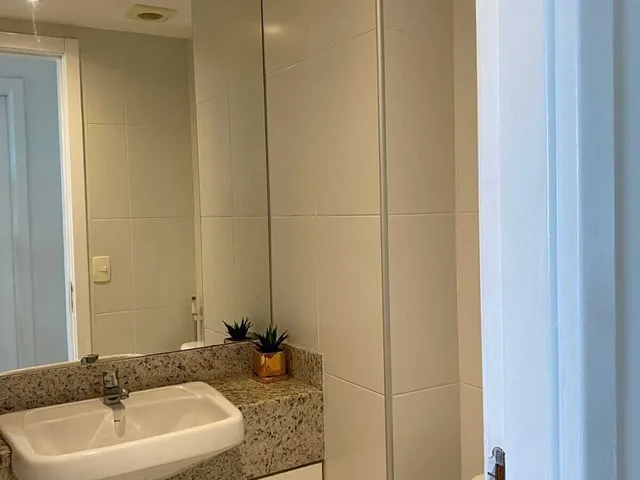 Imagem 5: Vendo em Oportunidade Apartamento nascente vista mar , suíte reformado, mobiliado e