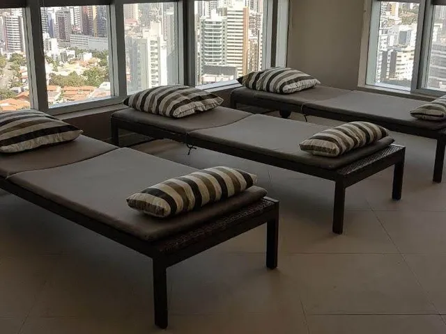 Imagem 8: Vendo em Oportunidade Apartamento nascente vista mar , suíte reformado, mobiliado e
