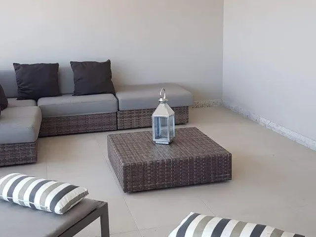 Imagem 11: Vendo em Oportunidade Apartamento nascente vista mar , suíte reformado, mobiliado e