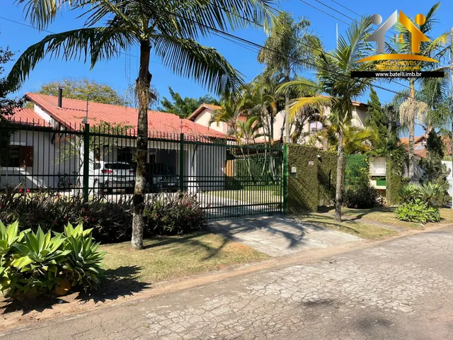 Imagem: A casa possui 4 Dormitórios, 2 Suítes, 4 Banheiros, 6