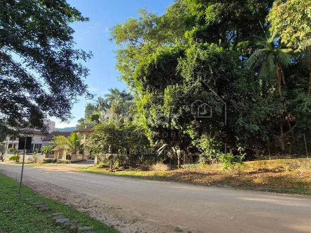 Imagem 2: CASA COM 4 DORMITÓRIOS SENDO 1 SUÍTE MASTER E AMPLO TERRENO
