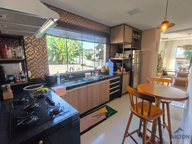 Imagem 2: Casa Duplex com 3 Quartos P/ Locação Anual no Bairro Olaria - Guarapari/Es