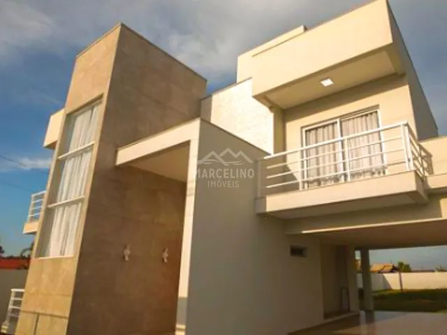 Imagem: A casa possui 4 Dormitórios, 1 Suíte, 2 Banheiros, 685m²