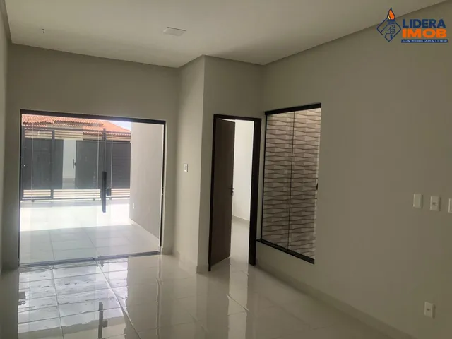 Imagem: Casa Residencial para Venda em Rua Pública