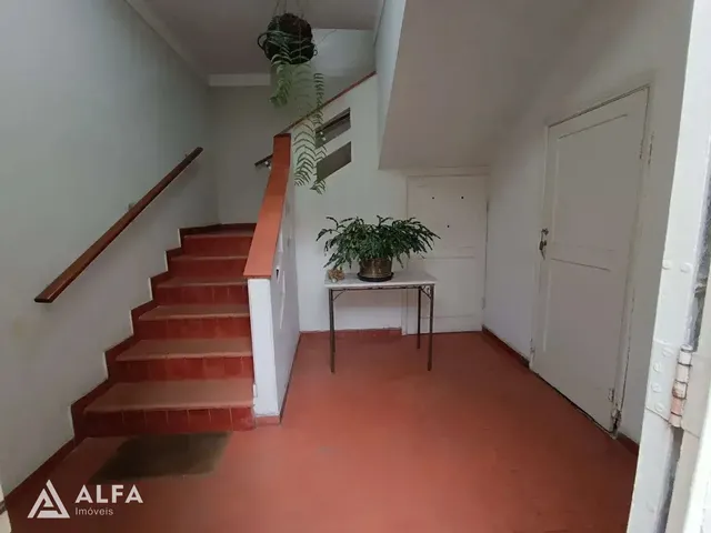 Imagem 2: Casa ampla com 3 quartos, suíte com banheira e terraço no Centro – 2 vagas de garagem