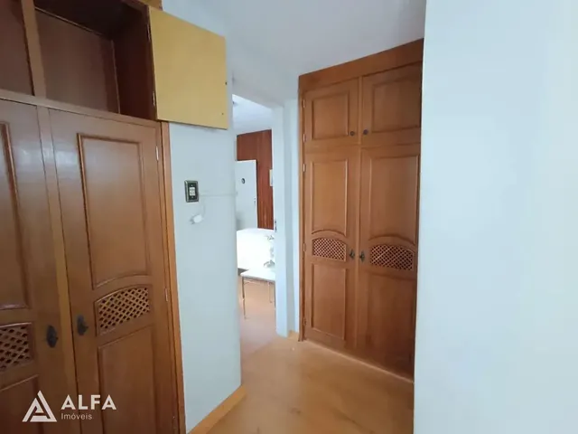 Imagem 8: Casa ampla com 3 quartos, suíte com banheira e terraço no Centro – 2 vagas de garagem