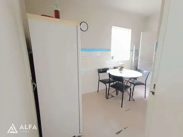 Imagem 5: Casa ampla com 3 quartos, suíte com banheira e terraço no Centro – 2 vagas de garagem