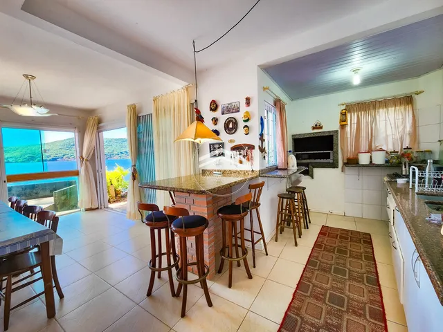 Imagem 2: Casa na Enseada de Brito, Palhoça,SC - Pé na Areia, 4Dorm/2Suítes+Garagem p/Barco