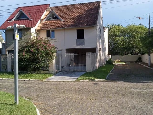 Imagem: A casa em condomínio possui 5 Dormitórios, 3 Banheiros, 2