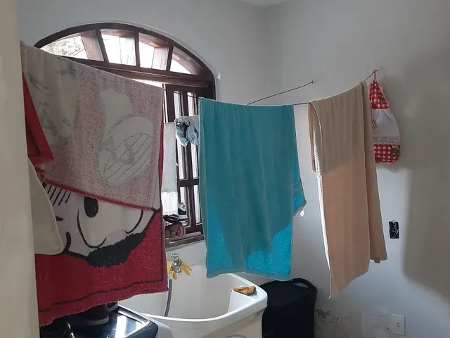 Imagem 4: Sobrado Triplex à venda em Curitiba-PR, no bairro Sítio Cercado! Com 4 quartos, 1