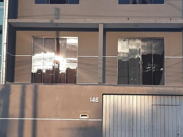Imagem 7: Sobrado Triplex à venda em Curitiba-PR, no bairro Sítio Cercado! Com 4 quartos, 1