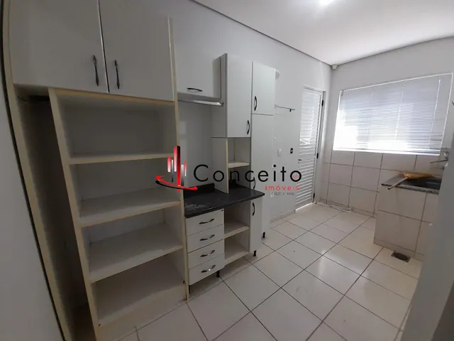 Imagem 2: VENDE CASA COM ÓTIMA LOCALIZAÇÃO NO BAIRRO VILA IZABEL