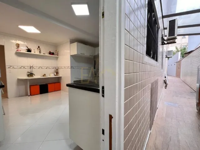 Imagem 9: Linda casa na Ponta da Praia com 3 dormitórios e 3 suítes