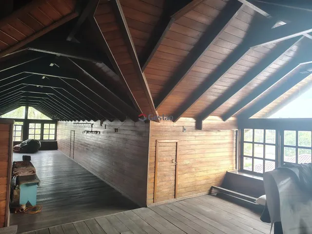 Imagem 7: Casa Igara, parte de cima com pátio churrasqueira e mais dois quartos com banheiro e
