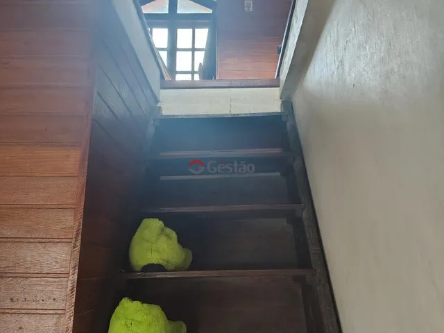 Imagem 8: Casa Igara, parte de cima com pátio churrasqueira e mais dois quartos com banheiro e
