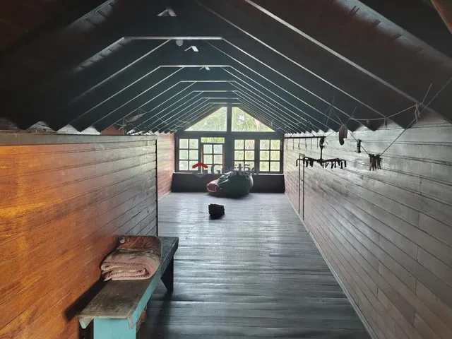 Imagem 9: Casa Igara, parte de cima com pátio churrasqueira e mais dois quartos com banheiro e