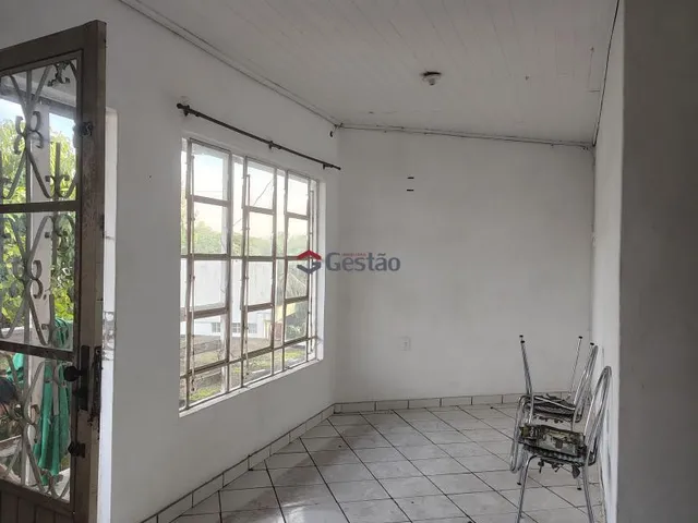 Imagem 5: Casa Igara, parte de cima com pátio churrasqueira e mais dois quartos com banheiro e