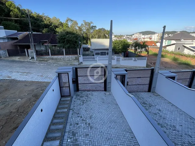 Imagem 3: Sobrado geminado Alto Padrão Suíte + 2 quartos