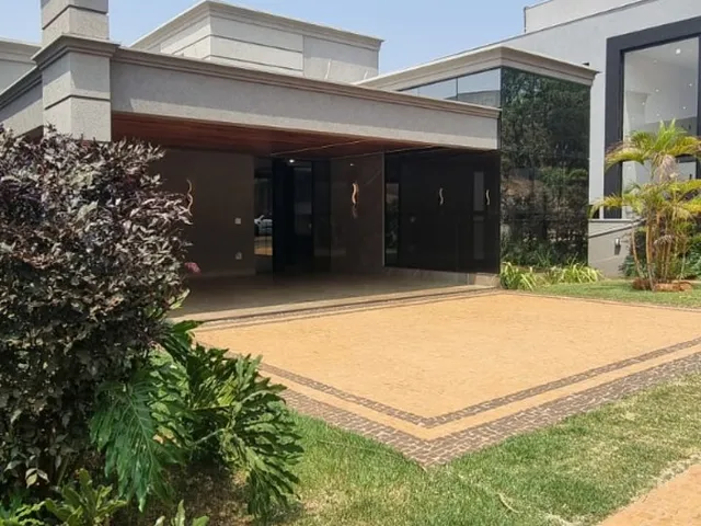 Imagem: A casa possui 4 Dormitórios, 5 Suítes, 6 Banheiros, 10