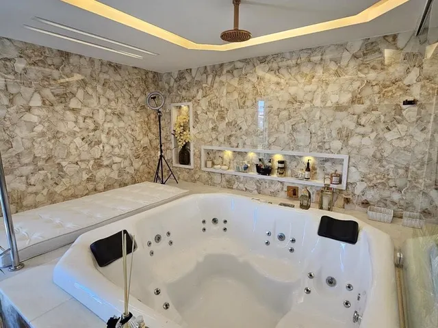 Imagem 2: Vendo Linda casa semi-mobiliada em Villas com 320m2, nascente, reformada, 4/4, 3