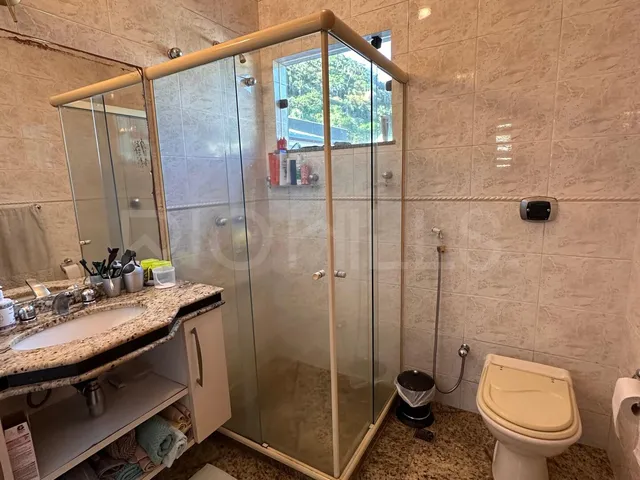 Imagem 2: Casa Duplex em Condomínio, com 5 quartos e 330m², à venda em Piratininga, Niterói/RJ