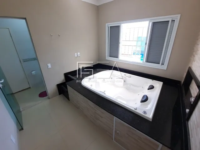 Imagem 12: OFERTA IMPERDÍVEL! Residência de Alto Padrão: Luxo e Sofisticação em Localização