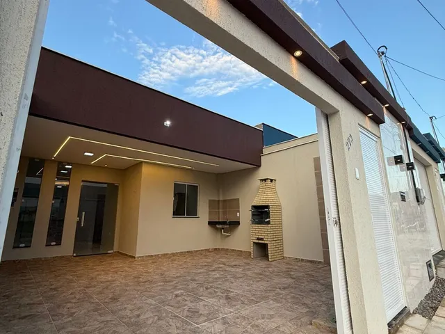 Imagem: A casa possui 3 Dormitórios, 2 Suítes, 2 Banheiros, 2
