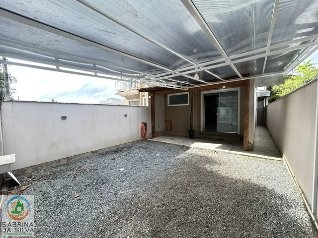 Imagem: Sobrado com Passagem Lateral no Bairro Testo