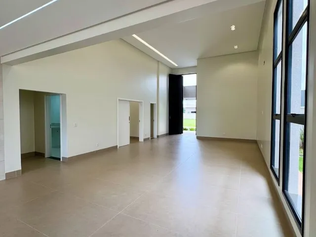 Imagem 11: Casa de Luxo com 4 Suítes, Piscina e Acabamento Premium no Portal do Sol Green