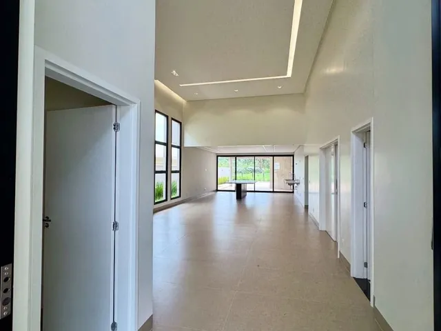 Imagem 15: Casa de Luxo com 4 Suítes, Piscina e Acabamento Premium no Portal do Sol Green