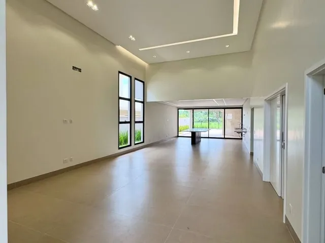 Imagem 12: Casa de Luxo com 4 Suítes, Piscina e Acabamento Premium no Portal do Sol Green