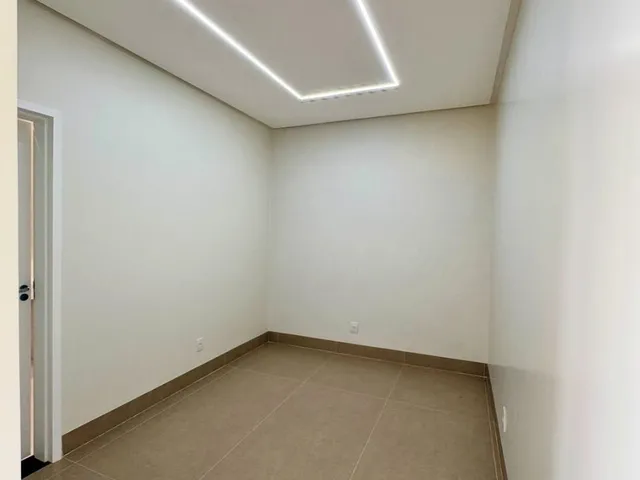 Imagem 16: Casa de Luxo com 4 Suítes, Piscina e Acabamento Premium no Portal do Sol Green