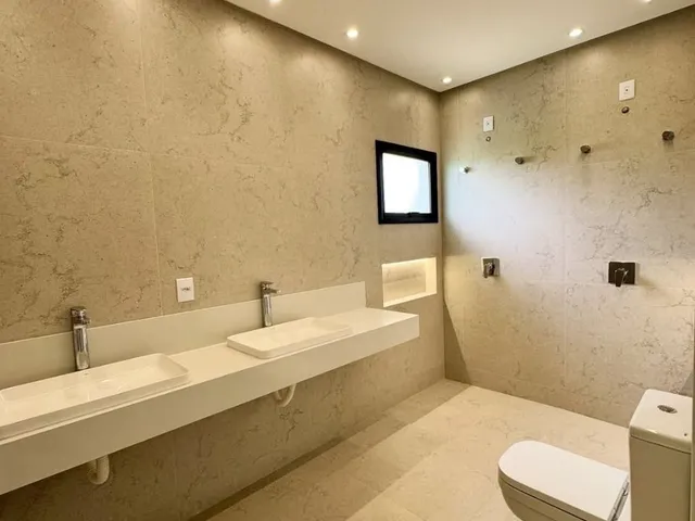 Imagem 8: Casa de Luxo com 4 Suítes, Piscina e Acabamento Premium no Portal do Sol Green