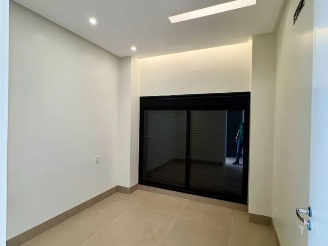 Imagem 4: Casa de Luxo com 4 Suítes, Piscina e Acabamento Premium no Portal do Sol Green
