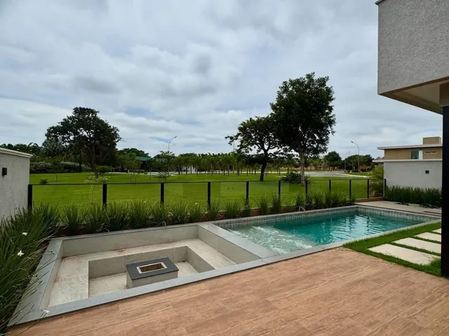Imagem 7: Casa de Luxo com 4 Suítes, Piscina e Acabamento Premium no Portal do Sol Green