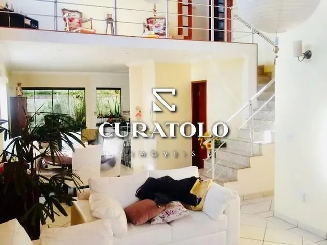 Imagem: A casa possui 4 Dormitórios, 3 Suítes, 4 Banheiros, 3
