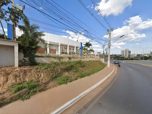 Imagem: Terreno na Av. Rep Líbano, saída para