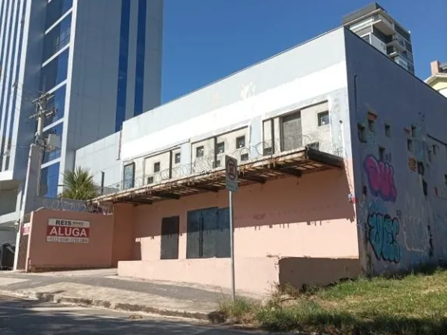 Imagem: A loja possui 6 Banheiros, 2 Vagas na garagem, 581m² de