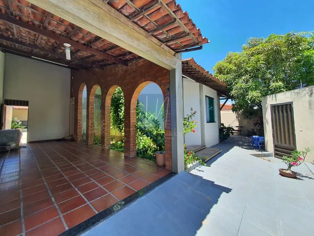 Imagem: Casa residencial/comercial, frente para