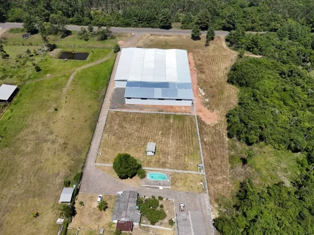 Imagem 11: Pavilhão industrial em uma área de terreno de 3ha, topografia plana e com localização