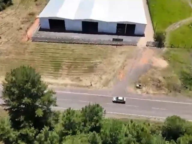 Imagem 7: Pavilhão industrial em uma área de terreno de 3ha, topografia plana e com localização