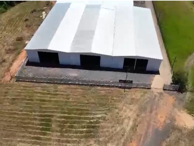 Imagem 10: Pavilhão industrial em uma área de terreno de 3ha, topografia plana e com localização