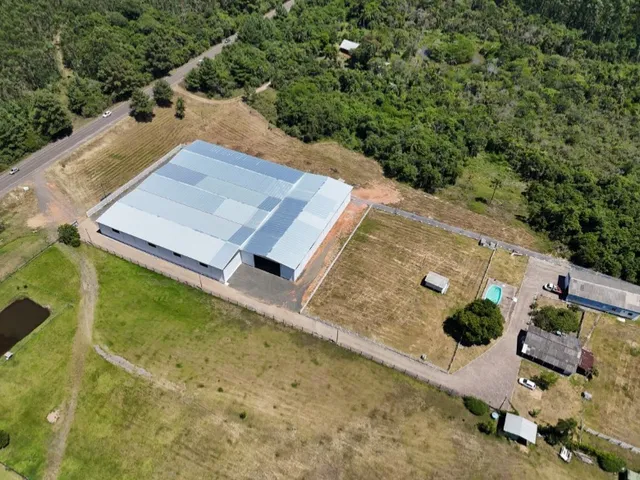 Imagem 5: Pavilhão industrial em uma área de terreno de 3ha, topografia plana e com localização