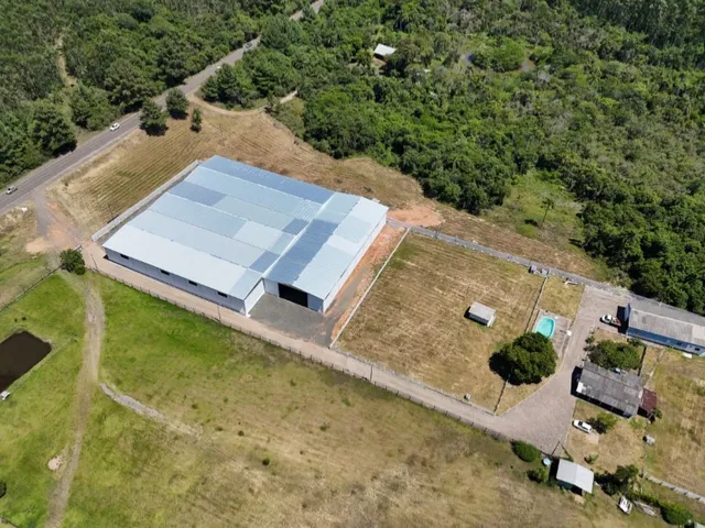 Imagem 2: Pavilhão industrial em uma área de terreno de 3ha, topografia plana e com localização