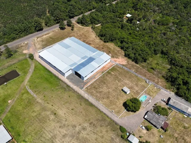 Imagem 16: Pavilhão industrial em uma área de terreno de 3ha, topografia plana e com localização