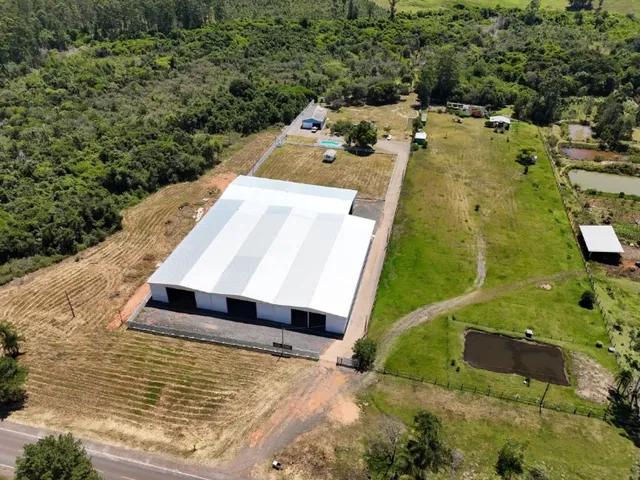 Imagem 15: Pavilhão industrial em uma área de terreno de 3ha, topografia plana e com localização