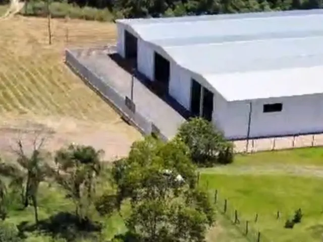 Imagem 12: Pavilhão industrial em uma área de terreno de 3ha, topografia plana e com localização