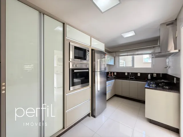 Imagem 15: Casa com 3 dormitórios, sendo 1 suíte e 2 demi-suítes com 240m2 privativos e 3 vagas